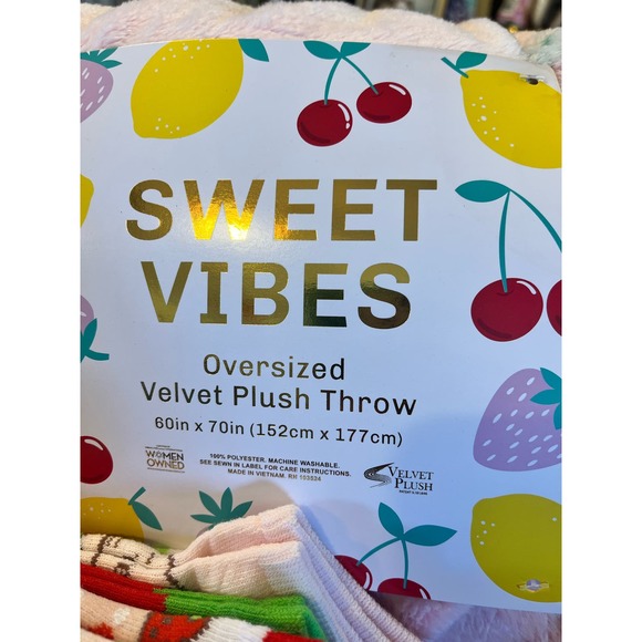 Strawberry shortcake and Hello kitty bundle - Picture 2 of 9